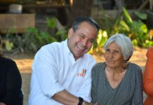 Atiende directamente Toño Astiazarán a ciudadanos en La Victoria