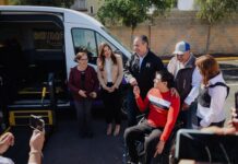 Ayudan Toño Astiazarán y Patty Ruibal a la rehabilitación de personas con discapacidad con equipo moderno y nueva unidad de transporte adaptado