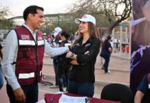 Gobernador Durazo beneficia a vecinos de la colonia Fonhapo con servicios gratuitos en la feria “Sonora Atiende”